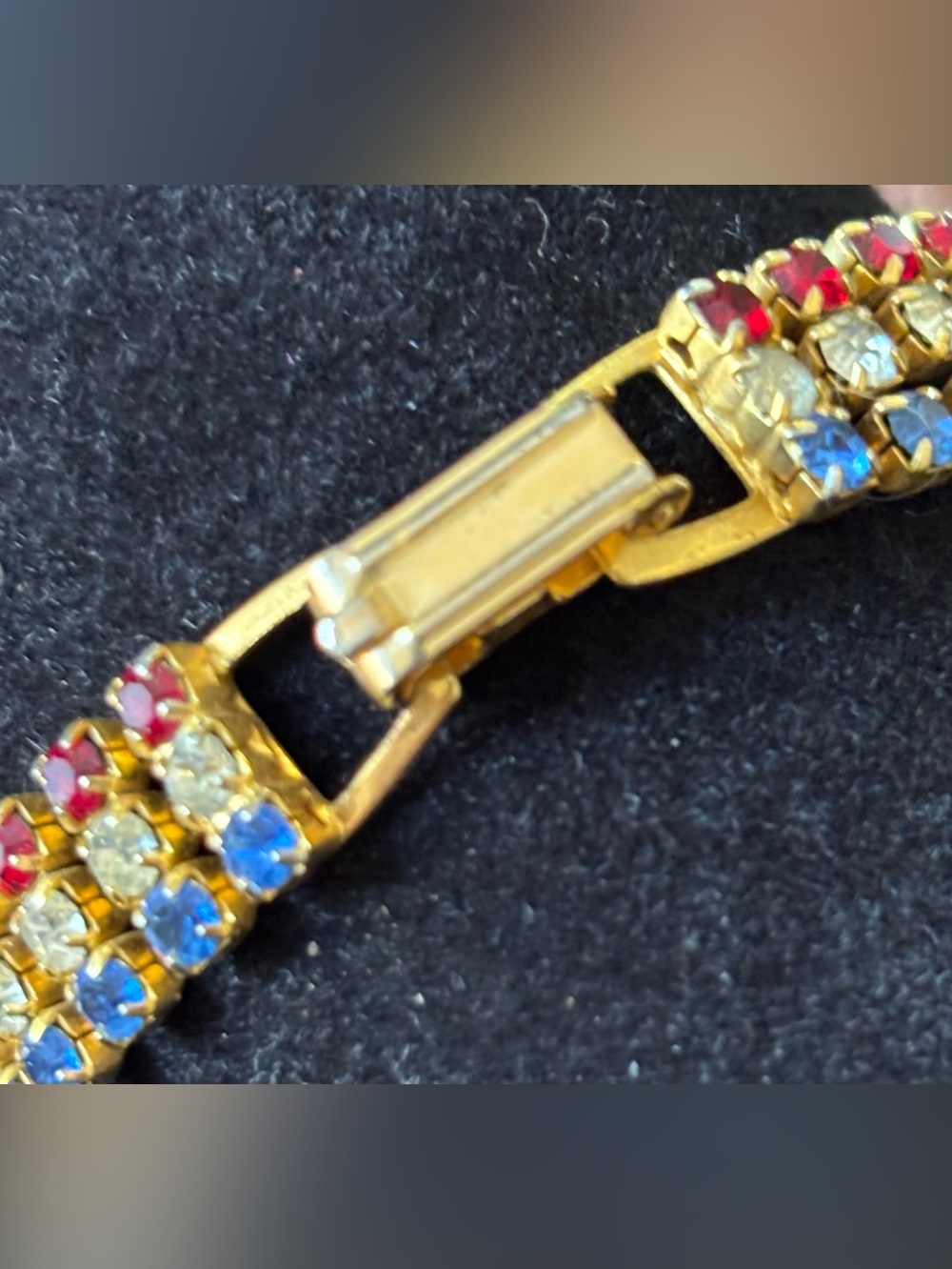 Vintage 1950s Patriotic Rhinestone 3-Row Bracelet Gold Tone Red White Blue MCM - Picture 4 of 5